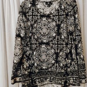 Curations Fine Guage Black and White Patterned Women's Sweater With Lace Detail
